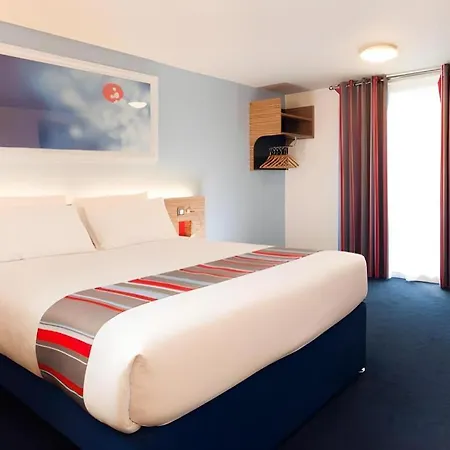 Travelodge Hotell 3*
