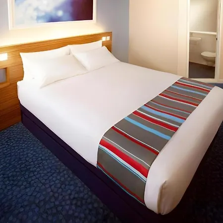 Travelodge Hotell 3*