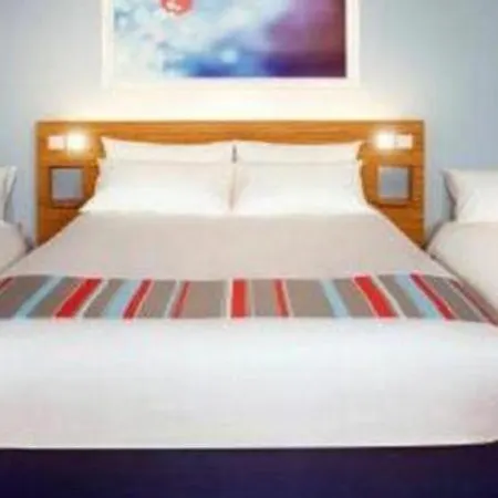 Travelodge Hotel 3*