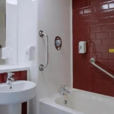 Travelodge Hotel 3*