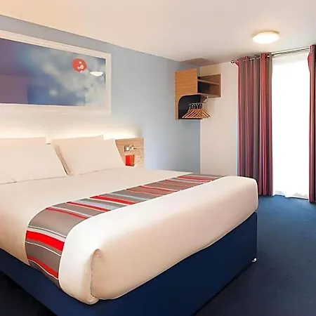 Travelodge Hotell 3*