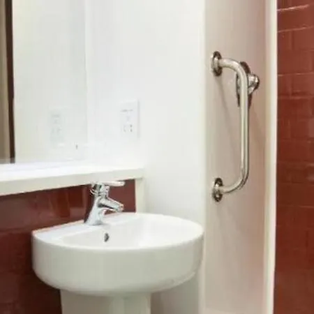 Travelodge 3*