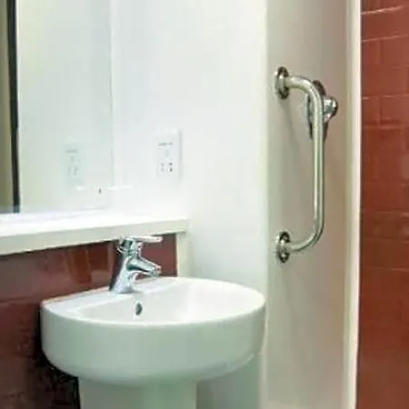 Hotell Travelodge 3*