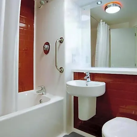 Travelodge Hotell 3*