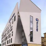 Travelodge Hotel 3*